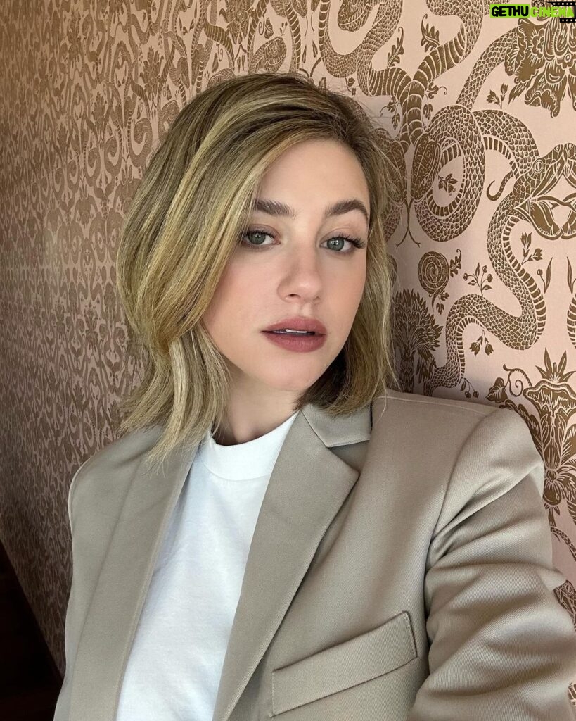 Lili Reinhart Instagram - It would be a real shame if we couldn’t laugh at ourselves 💞 thank you to @ucla for letting me speak at your gen z mental health summit today— and to those who are brave enough to share your stories, keep going