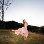 Lili Simmons Instagram - “Like the smiles of the wind” 🪷 📸 @owenkolas 💄 @lorencanbymakeup 💇‍♀️ @rena.calhoun