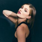 Lili Simmons Instagram - @mooganphoto 📸 @alixjm 💄 @e_mendez 💇‍♀️ dream team💃