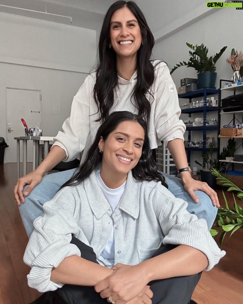 Lilly Singh Instagram - Get you a friend that oils your hair after a long week 😍 thank you @rooshyroy for bringing me back to life after an exhausting week of press. Next week, I do it again 💪🏽 PS: is there any feeling better than a scalp massage with oil? The only correct answer is… no. New York City