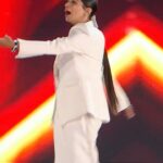 Lilly Singh Instagram - 😂 Watch until the end! My heart is weak. 🥲 This is my favourite moment from season 2 of Canada’s Got Talent. We were doing a planned shot where the judges were supposed to get up and walk backstage. As such, I left all my personal items at my desk because I knew someone from production would grab it. My parents didn’t know this, panicked and started yelling at @howiemandel that I forgot my phone. He being a sweetheart, tried to understand what they were saying. We had to redo the entire shot and I had to explain to the audience/crew that it was because my parents were so concerned for my belongings. It was hilarious and I felt kind of embarrassed like I was 10 years old again, but honestly, what better display of a parents love. I remember going back to my hotel room and feeling so emotional about it, because no matter which stage I’m on or how big my stardom gets, I can count on my parents to have my back… even in the smallest of ways. I wouldn’t change a thing about this moment. Love you Mom and Dad (and my uncle Howie). Canada’s Got Talent Season 2 premieres TONIGHT, March 21st 8/7c on @city_tv. Catch me judging alongside @howiemandel @trishstratuscom @kardinalo and our awesome host @lindsayell aka mi familia ❤️ #cgt #canadasgottalent @cangottalent