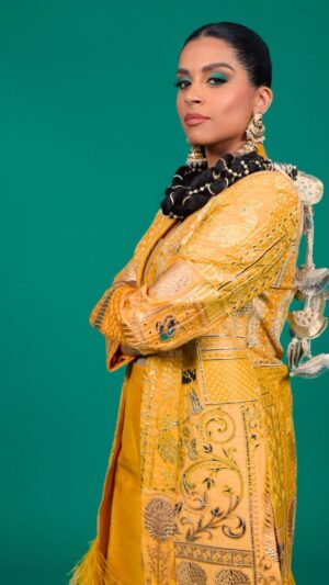 Lilly Singh Instagram - Desi Hustler ✨ 

Woke up filled with gratitude for everything happening in my life. Woke up filled with determination to ensure it keeps happening. Let’s get to work. 

@jewels_of_jashan 
@falgunishanepeacockindia 
@sonia_singh_89 
@prernaco 
@saulopez