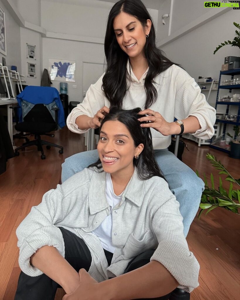 Lilly Singh Instagram - Get you a friend that oils your hair after a long week 😍 thank you @rooshyroy for bringing me back to life after an exhausting week of press. Next week, I do it again 💪🏽 PS: is there any feeling better than a scalp massage with oil? The only correct answer is… no. New York City