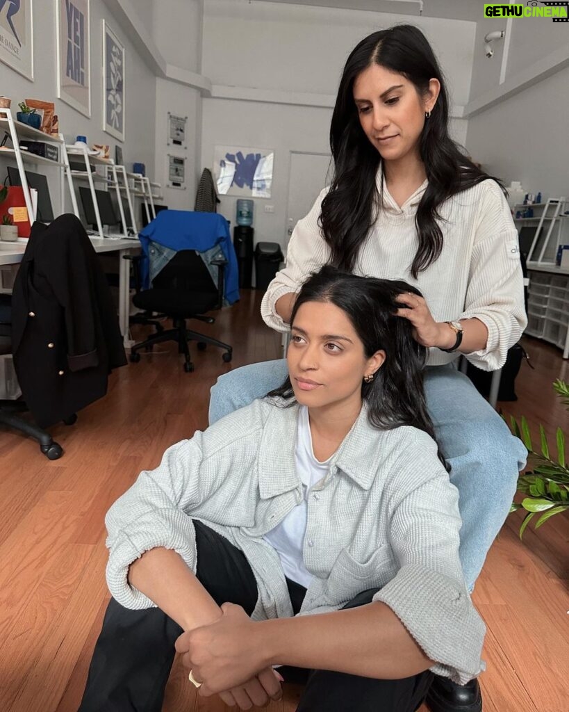 Lilly Singh Instagram - Get you a friend that oils your hair after a long week 😍 thank you @rooshyroy for bringing me back to life after an exhausting week of press. Next week, I do it again 💪🏽 PS: is there any feeling better than a scalp massage with oil? The only correct answer is… no. New York City