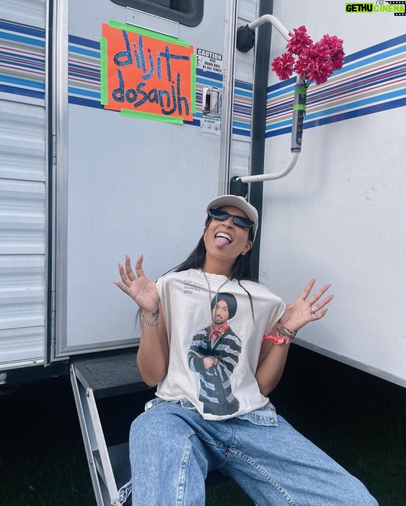 Lilly Singh Instagram - HANJI. My brother @diljitdosanjh turned #coachella into a Mela 🎇 I’ve never been to Coachella before and admittedly never really had a desire to go. But when your boy is putting on for the culture and making history, there’s no question I was going to do the 6 hour total commute and support. And I would do it 5 times over again for the GOAT. So proud of Diljit for not only pushing the limits, but doing it with grace and swag on 💯. On a personal note, I also greatly appreciate how supportive Diljit is of me and how vocal he is in general about supporting eachother, especially Desi women. That’s on some culture changing, role model behaviour. Thank you for your example and amplification of love 🙏🏽 On another note, I simply HAVE TO give a major shout out to @sonalisingh who is the mastermind beside Diljit and makes things like Coachella happen. She’s the hustler that helps make the history and her existence is so important. Thank you for all that you do ❤️ Also hi mom, I’ll always FaceTime you when I’m with Diljit because I love you and also I know you’ll get mad if I don’t 😘 And the LAST thing I’ll say is, never sleep on Punjabis. That crowd was more lit and louder than any other section of the festival and I said what I said. Good day. #diljitdosanjh 🐐 Coachella Music Festival