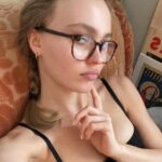 Lily-Rose Depp Instagram - !! STAY AT H🤍ME !!