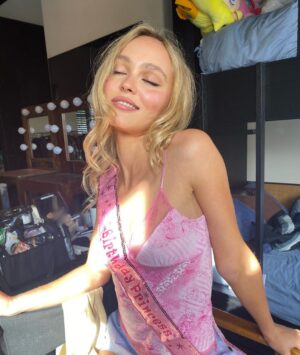 Lily-Rose Depp Instagram - 🍦23🍧🌸!