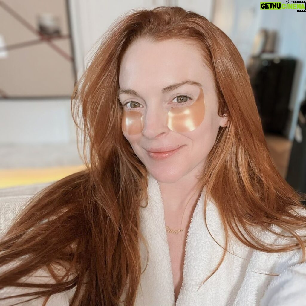 Lindsay Lohan Instagram - Love starting my day with my favorite @PeterThomasRothOfficial Eye Patches! ☺ #PTRpartner