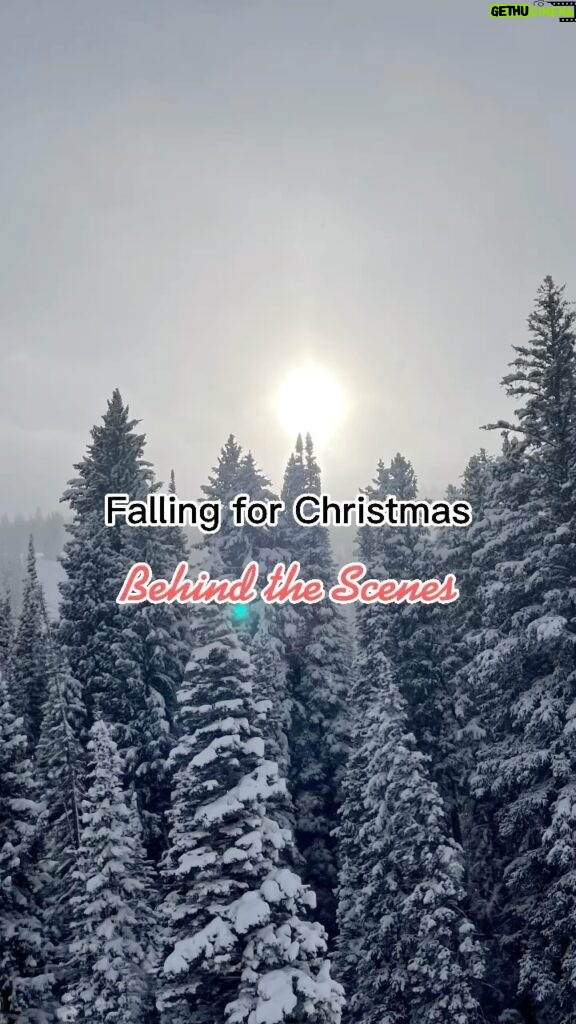 Lindsay Lohan Instagram - Behind the scenes in Utah #fallingforchristmas .. Have you watched it yet? 🎄🥰