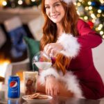 Lindsay Lohan Instagram - Feeling nice…or naughty? @Pepsi, let’s make #PilkandCookies happen 🥤 + 🥛+ 🍪 #PepsiPartner