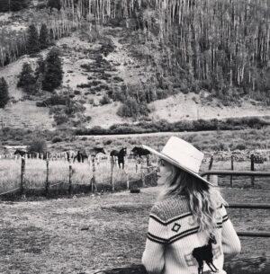 Lindsey Gort Instagram - “the mountains are calling and i must go”- john muir