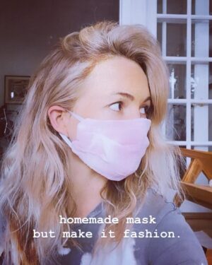 Lindsey Gort Instagram - an ER dr picked up 35 homemade masks from me yesterday, and said how happy the nurses and doctors will be, and asked me to make more!! WE CAN DO THIS TOGETHER. grab your old sheets, pillowcases, dish towels, t shirts- if you have a sewing machine, elastic and time (which i know you do), we can get these doctors and nurses what they need so they can keep saving all of our lives. it’s the least we can do. the “how to” is saved in my story highlights, and we can pick up whatever you make and get them to this hospital. DM with any questions! spread the word! #SuperheroesNeedMasks *special thanks to @eddiedallen for connecting me to the dr and delivering the masks!
