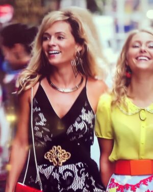 Lindsey Gort Instagram - warning: you only have until Oct 25 to watch The Carrie Diaries on Netflix. like Carrie said, sometimes you have to let a really important piece go, to hold on to something else (in netflix’ case, another cooking series 🤷🏼‍♀️) ❤️#thecarriediaries #samanthajones