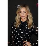 Lindsey Gort Instagram - I actually went out, put a dress on, had people much more qualified than myself to touch my hair and face, and TOOK PHOTOS FOR PROOF. thank you @danadelaney @streicherhair and @neeenaboo for making me feel pretty at my screening for A Merry Christmas Match, coming to @hallmarkchannel October 25th. 🎄#amerrychristmasmatch