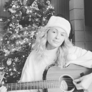 Lindsey Gort Instagram - “happy christmas (covid war isn’t over)”- quick little covid christmas cover song i whipped up for funzies. this wasn’t my best take, i’m embarrassingly behind on my guitar lessons, but when life hands you a garbage truck sound effect in the background of a depressing song, you take it. 🎄🎄