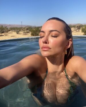 Lindsey Pelas Instagram - heaven is a cowboy tub in the desert