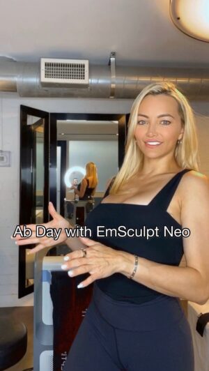 Lindsey Pelas Instagram - (paid partnership) Ab-tastic workout with #EmsculptNeo
#emsculptpartner
#moremusclelessfat
#emsculpt
@btlaesthetics @emsculptneo @rosenbergplasticsurgery