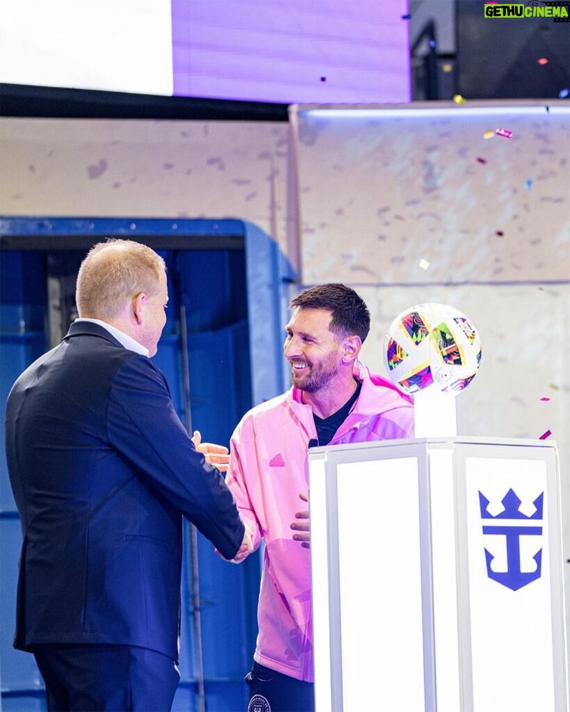 Lionel Messi Instagram - Miami, meet the Icon of Vacations. I’m honored to have officially welcomed @royalcaribbean #IconoftheSeas to Miami in a historic naming ceremony that I will remember forever. Miami, les presento al Icon of Vacations. Es un honor dar la bienvenida oficial a Miami a @royalcaribbean #IconoftheSeas en una ceremonia de nombramiento inolvidable.