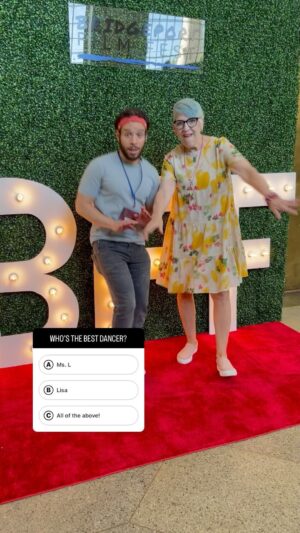 Lisa Lampanelli Instagram - Thanks for the best dance-off ever, @robinofjesus ! You helped make the @bridgeportfilmfest fuckin’ fun!