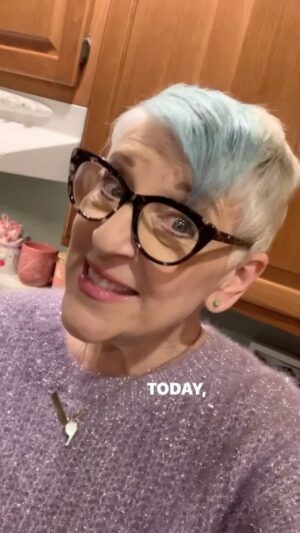 Lisa Lampanelli Instagram - It’s Judgment Wednesday with the Losers with a Dream! What are YOU judging today? 
—
Losers with a Dream podcast available on ITunes, Spotify and YouTube. New episodes every Tuesday at 8 am EST. LINK IN BIO. 

#recovery #podcast #podcastersofinstagram #podcasters #recoverypodcast #traumarecovery #selfhelp #selfcare #comedy #addiction #funny #selflove #standupcomedy #comedypodcasters
