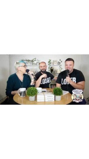 Lisa Lampanelli Instagram - On tomorrow’s Breakup episode of the podcast, will @beaumcdowellcomedy reveal himself as Batman or Fat-man? You make the call!
—

Losers with a Dream podcast available on ITunes, Spotify and YouTube. New episodes every Tuesday at 8 am EST. LINK IN BIO. 

#recovery #podcast #podcastersofinstagram #podcasters #recoverypodcast #traumarecovery #selfhelp #selfcare #comedy #addiction #funny #selflove #standupcomedy #comedypodcasters 

Podcast info