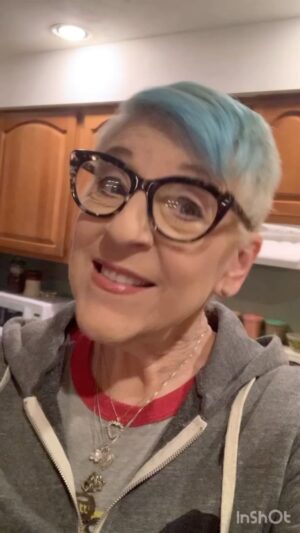 Lisa Lampanelli Instagram - It’s Judgment Wednesday for the Losers with a Dream. What are YOU judging today (besides @beaumcdowellcomedy ‘s hair!)?
—

Losers with a Dream podcast available on ITunes, Spotify and YouTube. New episodes every Tuesday at 8 am EST. LINK IN BIO. 

#recovery #podcast #podcastersofinstagram #podcasters #recoverypodcast #traumarecovery #selfhelp #selfcare #comedy #addiction #funny #selflove #standupcomedy #comedypodcasters
