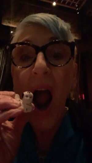 Lisa Lampanelli Instagram - Hungry bitches unite!!
#ad #mohegansun 

Happy birthday, @bobbydiva3 !