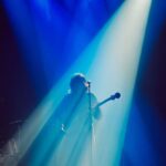 Lisa LeBlanc Instagram - Europe, that's a wrap! MERCI pour ces 3 semaines de tournée de fou. On a rencontré (et retrouvé) des gens incroyables. Merci à @shakaponkofficiel Et @hervemusique de nous accueillir en première partie. Merci au public pour toute l'amour, on a le coeur plein pi la panse aussi. 😅 📷 Hugues Simard @coyorc pour les prochains covers des magazines: Banjo World, Guitar World, Bass World et Drum World. Charles De Gaules Aéroport