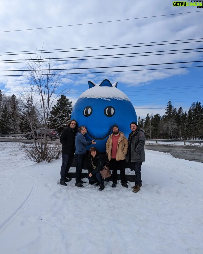 Lisa LeBlanc Instagram - Well son of a gun de de tour de fou!!!! Thank you my beautiful Maritimes for these 2 weeks we'll never forget! ❄️🔥🤘 Merci tout le monde qui sont venus à Edmundston, Fredericton, Rogersville, Moncton pi Halifax. À @miguellelegere pour le fricot 🐔 📷 @mylenedespres