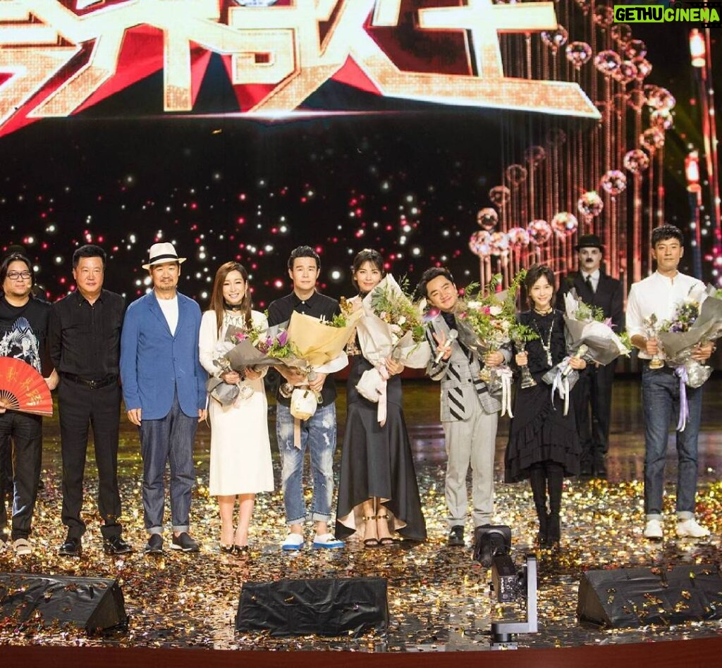 Liu Tao Instagram - 这是一场好友们的欢聚、音乐的盛筵。不是真正的比赛也没有谁是王。跨界，让我们看到了更多可能、享受了更多美好。我们尽力把最精彩的表演留给舞台和观众，感谢你们的聆听。感谢跨界的舞台让我们完成了很多梦想中的跨越，感谢北京卫视，感谢每一位为之付出的演职人员。音乐没有止境，友谊万古长青❤ #跨界歌王