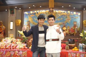 Liu Yu Kai Instagram - 民雄鬼屋準備要來囉
自己不敢看鬼片
然後接了民雄鬼屋的演出
這次的角色對我來說真的是很大的挑戰
到時候你們就知道了～
只能說真的超期待的啦

大家都超棒的！超期待🙌🏻
@cheryllovel0ve #沛小嵐
@hsia5388 @wil_entertain @princess_tunggggg 

#民雄鬼屋 #票房大賣 #拍攝順利