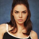 Livia Brito Pestana Instagram - 90’s style🩶 . . Wooow la AI😱 ¿cuál es su favorita? #ai #inteligenciaartificial #90s #teeneger #latina #photoshoot #trend #actriz #highschool