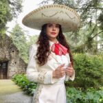 Livia Brito Pestana Instagram - Gracias mi México lindo y querido por cobijarme a mi y a mi familia, por tu gastronomía riquísima, por tus playas y lugares hermosos, pero sobre todo gracias a tu gente tan bella por todo y por tanto. QUE VIVA MÉXICO!🇲🇽🪅 . . #vivamexico #diadelaindependencia #mexico #vivamexico🇲🇽 #celebration #fiesta #piñata #mexicana
