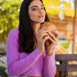 Livia Brito Pestana Instagram - Estoy tomando unas vacaciones hermosas mis #bebes solo que controlarme con el tema de la comida va a estar complicado 😂😂 Prometo que cuando regrese me pongo otra vez las pilas. #liviabrito #vacationmood #on #deli