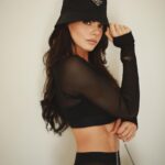 Livia Brito Pestana Instagram - Ya yo necesito otro beso, uno de eso que tú me da’ 💋💋💋 . . . @alo @aloyoga #alo #aloyoga