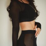 Livia Brito Pestana Instagram - Ya yo necesito otro beso, uno de eso que tú me da’ 💋💋💋 . . . @alo @aloyoga #alo #aloyoga