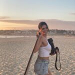 Livia Brito Pestana Instagram - Después de grandes momentos, quedan inolvidables recuerdos. Vive tu vida al máximo siempre bebe 💕😘 #liviabrito #pic #mar #sol #arena