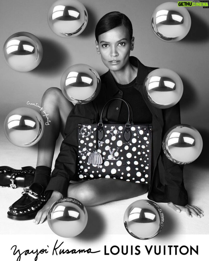 Liya Kebede Instagram - 🖤🖤🖤 @louisvuitton @ferdinandoverderi #stevenmeisel @ashleybrokaw