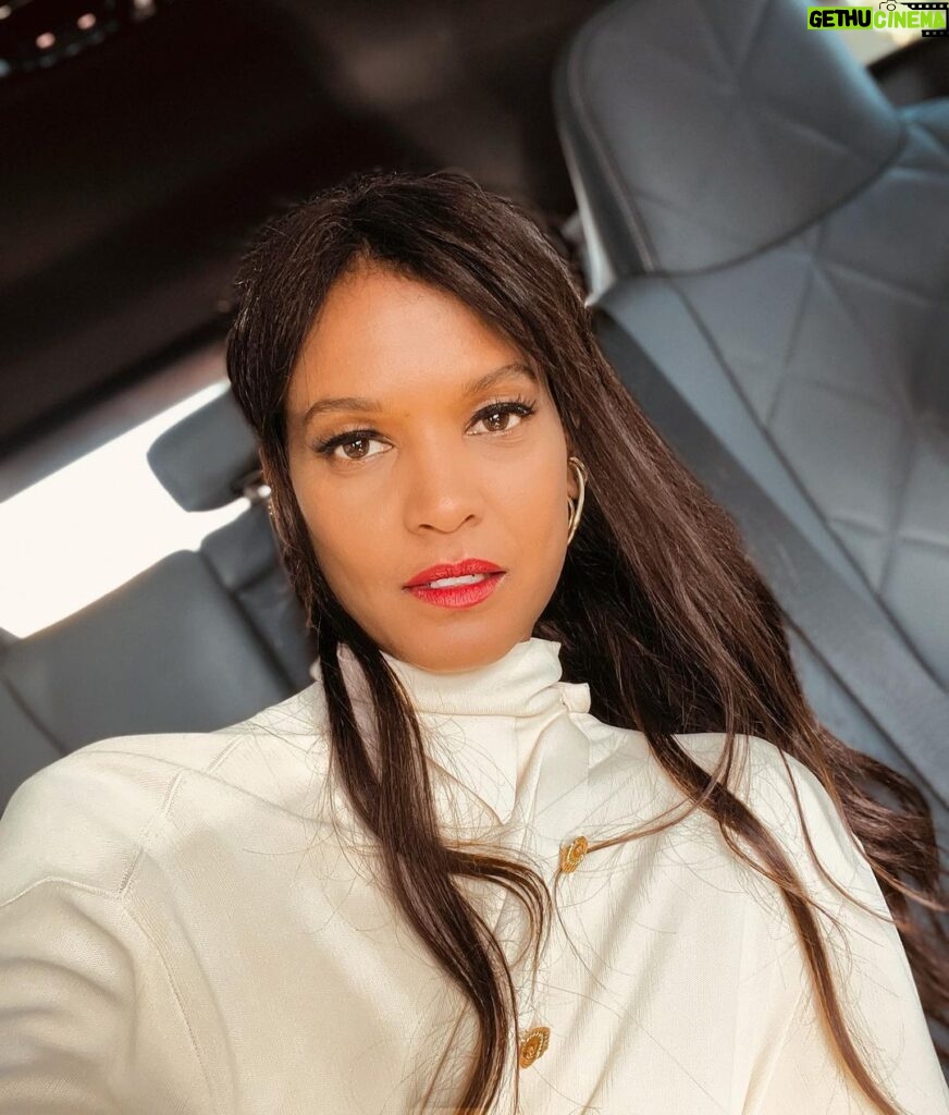 Liya Kebede Instagram - Bonjour cannes ♥️ always a pleasure to come back @lorealparis #cannes2022 #worthit @festivaldecannes 🙏🏾 @delphine.viguier ♥️glam team @stephanelancien @thevalgarland @wil_ariyamethe @therow @charlottechesnaisjewelry @severinelovelerouge