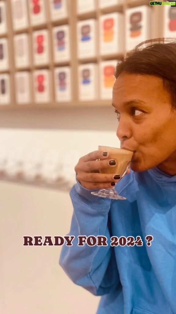 Liya Kebede Instagram - Looking back at 2023 it was an amazing year for Liyabrairie I’m eager to share with you what’s coming … It’s gonna be great 🩷 2024 am I ready ? 🎆 #2024 #bookstagram #liyabrairie #booksandcoffee #bookseverywhere #bbbookbag #liyakebede #literature #reading