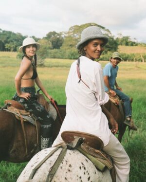 Liya Kebede Instagram - ♥️♥️♥️ 🐎  @tiffyvera 📸@ejiahrousse
