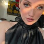 Liz Trinnear Instagram - I am the drama ✨🎭 makeup: @nikkistrachanmakeup hair: @matthewstylist and @nadicci #makeup #summermakeup #smokeyeye #wedding