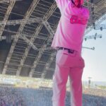 Liz Trinnear Instagram - Emochella! What a rad weekend celebrating @emonitela playing Coachella! The surprise appearance by @3oh3 was epic and one for the books! What a WILD experience, complete with dusty post-chella lungs 😂. Special shoutouts to @partywizard and his dance moves and @jessiereyez who is crushing it and reppin 🇨🇦 so hard on the big stage!
