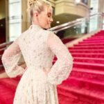 Liz Trinnear Instagram - Oscars 2022 Glam 🌟💃🏼 . . Styling: @katiektobin Dress: @rvng.couture 🇨🇦 Hair: @matthewstylist Makeup: @shabydassi Sneakers: @hoka 😂 📷: @georgepimentel1 @codosphotos The Oscars Red Carpet