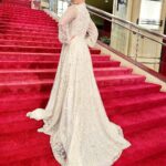 Liz Trinnear Instagram - Oscars 2022 Glam 🌟💃🏼 . . Styling: @katiektobin Dress: @rvng.couture 🇨🇦 Hair: @matthewstylist Makeup: @shabydassi Sneakers: @hoka 😂 📷: @georgepimentel1 @codosphotos The Oscars Red Carpet