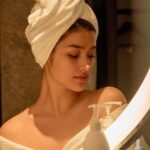 Liza Soberano Instagram - I’ve been struggling a lot with dry skin from traveling for work. Luckily, @deoproce.ph launched new Body Serums recently and I’ve been loving them so far! My go-to is the Skin Rescue variant because it revived my tired skin and really kept the dryness away. If you’re looking for a new treat for your skin, Deoproce has 4 Body Serum variants for different types of skin. Check out your perfect match and make your #SkinComeTrue!