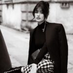 Liza Soberano Instagram - A little @louisvuitton moment in between Milan fashion week shows 🖤 #louisvuitton @louislane7 @mickeysee @renzpangilinan @perrytabora @jeangernavarro Milan, Italy