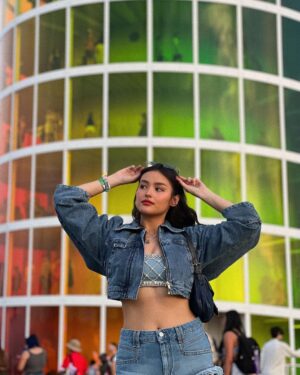 Liza Soberano Instagram - Coachella ‘23 🎡 

Made it a little late and was only able to attend day 2 & 3 but still had soooo much fun! ✨

Peep the zoomed in videos I took with my Galaxy S23 Ultra 🤯