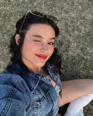 Liza Soberano Instagram - Coachella ‘23 🎡 

Made it a little late and was only able to attend day 2 & 3 but still had soooo much fun! ✨

Peep the zoomed in videos I took with my Galaxy S23 Ultra 🤯