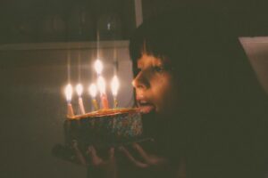 Liza Soberano Instagram - They say “You can’t have your cake and eat it too” but life is short so watch me try. Here’s to 26!! 

Been holding on to these amazing concept photos I shot with the incredible @shairaluna a year ago. We were even joking about using them for my 26th birthday post. Jokes on you team, I can finally put these to good use!!! Haha. Thank you everyone for the loving messages. Grateful for everyone who makes me feel special by showing their love and support today and everyday! 🤍

(Please don’t take the 🖕 too seriously. Just channeling the Tumblr girl angst we all have inside us 😂)

@shairaluna 
@justine_arcegabumanlag 
@antheabueno 
@hairbybrentsales 
@stylizedstudio